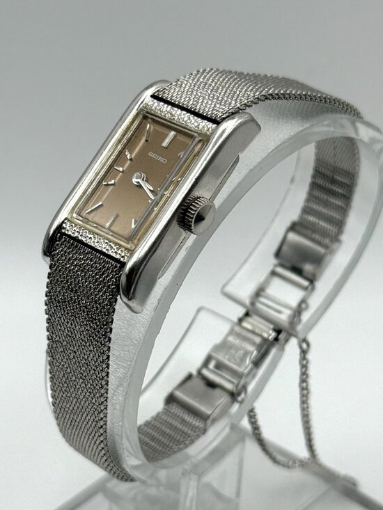 Vintage 70\'s Seiko Ladies Watch Mechanical Wind Up Rectangular Working main image 10